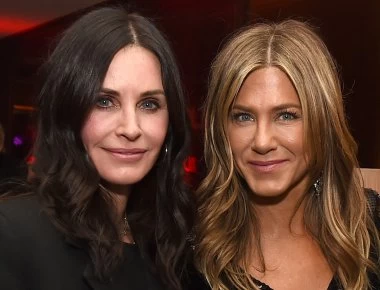 Η αεροπορική περιπέτεια των Τζένιφερ Άνιστον και Κόρτνεϊ Κοξ (βίντεο)